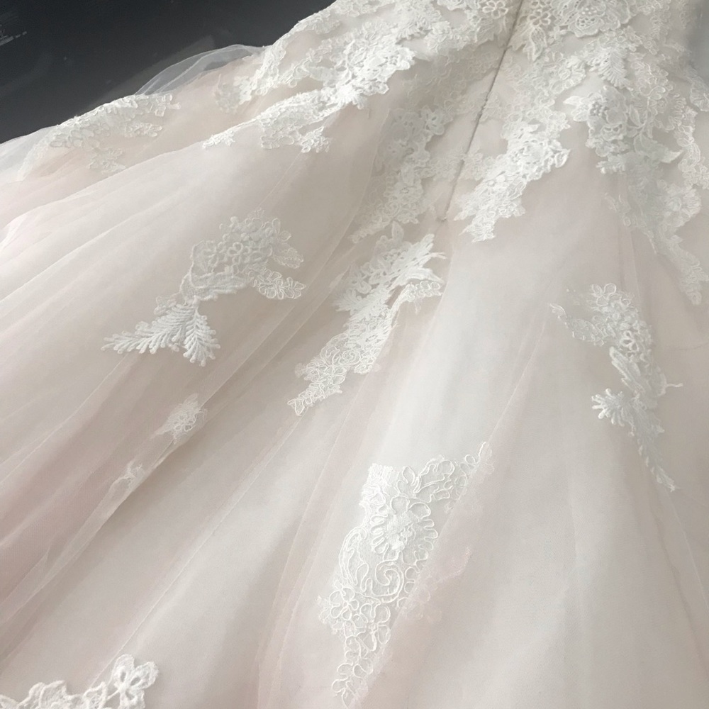 Wedding dress - Picture 6 of 10